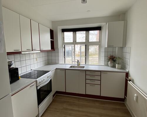 Dejlig 2 vær. lejlighed på Nørretorv, husdyr tilladt.