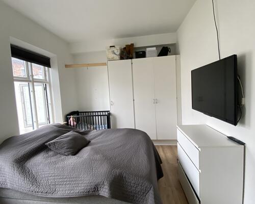 Dejlig 2 vær. lejlighed på Nørretorv, husdyr tilladt.