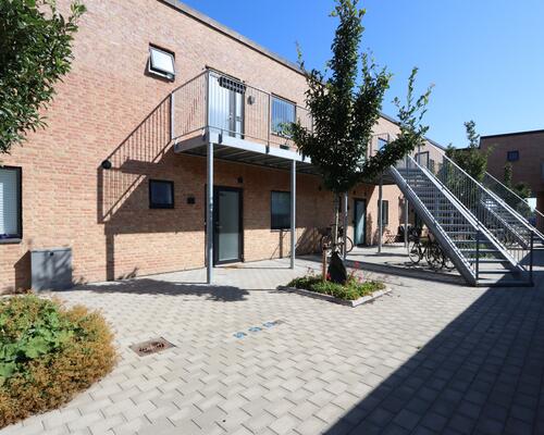 Dejlig lys 3-vær. lejlighed i stueplan med egen terrasse i populært område i Aarhus V.