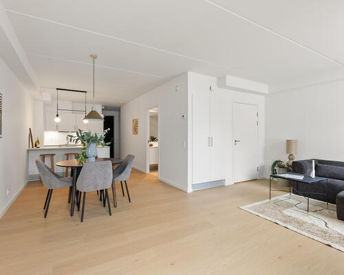 STOR 2-VÆRELSES MED ALTAN I AARHUS C