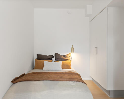 STOR 2-VÆRELSES MED ALTAN I AARHUS C