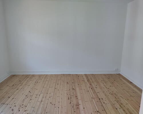 Lys og delevenlig 4-værelses på 125 m2 med karnap og opvaskemaskine