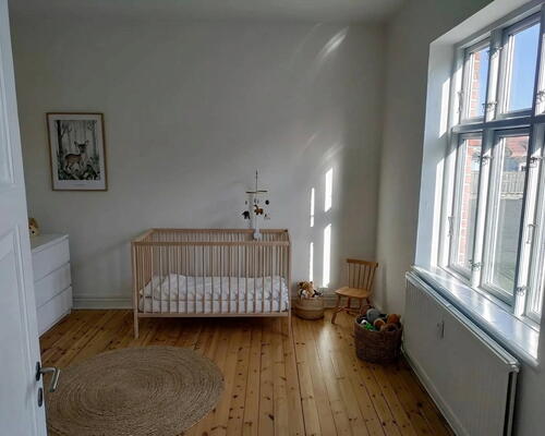 Lys og delevenlig 4-værelses på 125 m2 med karnap og opvaskemaskine