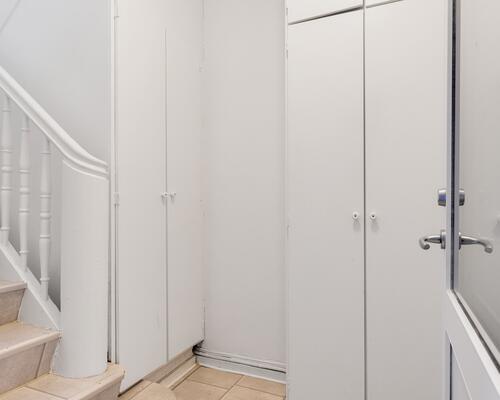 Stor og lys luksuslejlighed i 2 etager – i alt 168 m²