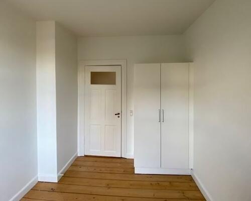 Stor, flot lejlighed beliggende i gågaden.