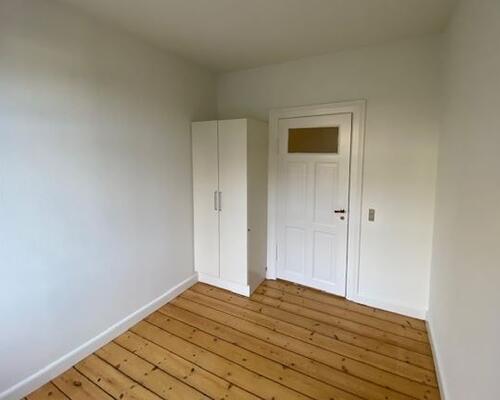 Stor, flot lejlighed beliggende i gågaden.