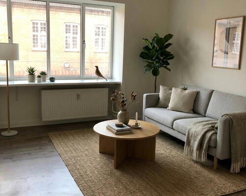 Lys og indflytningsklar lejlighed med nyt køkken – tæt på caféer, butikker og fitness