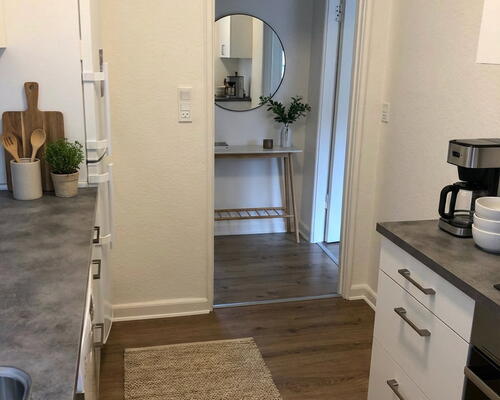 Lys og indflytningsklar lejlighed med nyt køkken – tæt på caféer, butikker og fitness