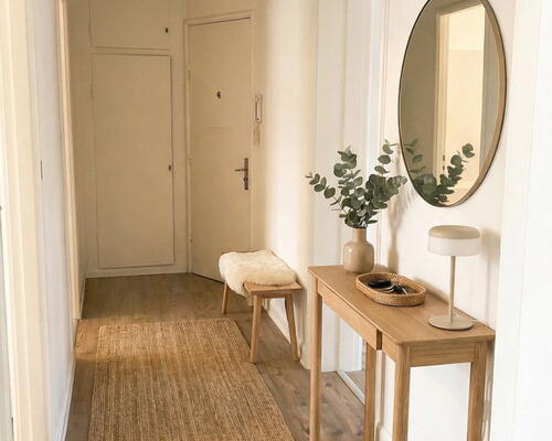 Lys og indflytningsklar lejlighed med nyt køkken – tæt på caféer, butikker og fitness