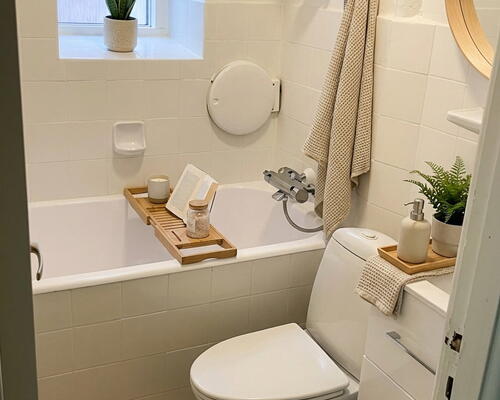 Lys og indflytningsklar lejlighed med nyt køkken – tæt på caféer, butikker og fitness