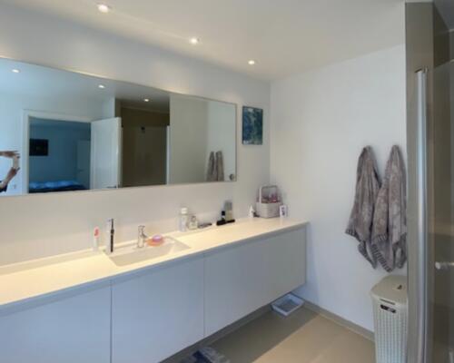 Nybygget villa i lækre materialer.