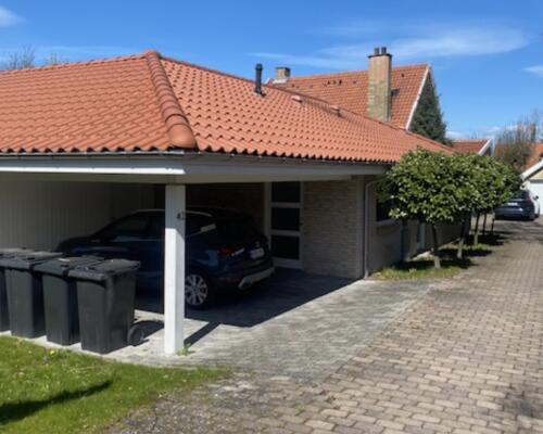 Nybygget villa i lækre materialer.