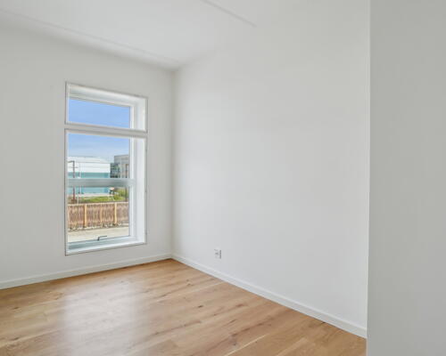 Skøn og lys delevenlig 5-værelses bolig med alt i hårde hvidevarer, to toiletter, depotrum og stor sydvendt altan - Ingen bindingsperiode!