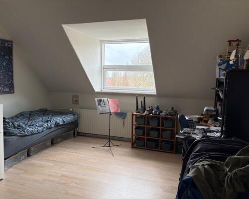 Stor 5 værelses lejlighed på Lindedal