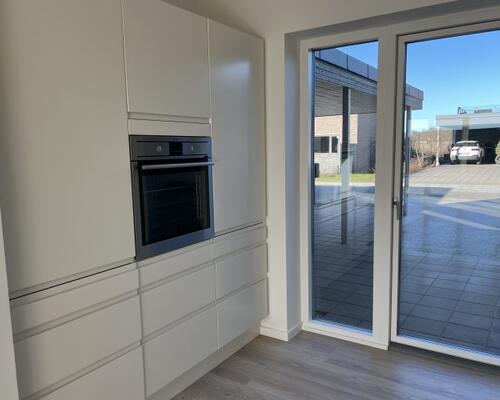 Moderne og velindrettet 2-plans rækkehus i attraktive Kildebjerg Ry