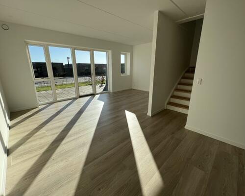 Moderne og velindrettet 2-plans rækkehus i attraktive Kildebjerg Ry