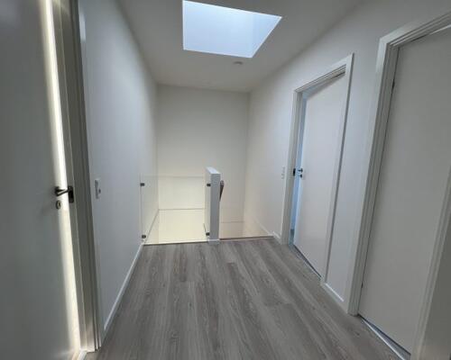 Moderne og velindrettet 2-plans rækkehus i attraktive Kildebjerg Ry