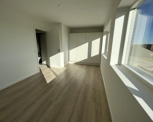 Moderne og velindrettet 2-plans rækkehus i attraktive Kildebjerg Ry