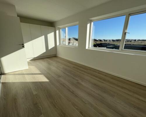 Moderne og velindrettet 2-plans rækkehus i attraktive Kildebjerg Ry