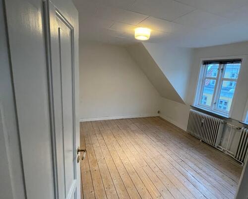 Prisvenlig lejlighed med central placering