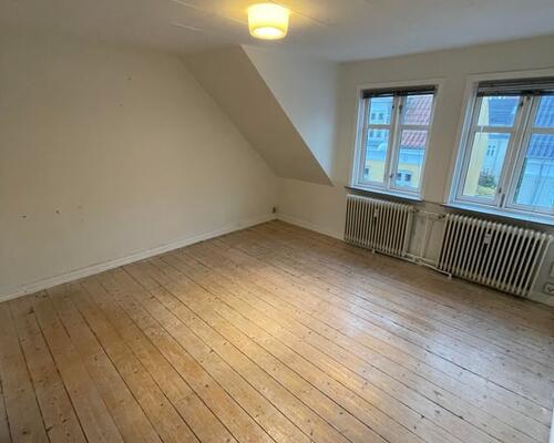 Prisvenlig lejlighed med central placering