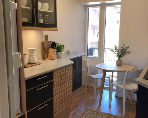 Lys 2-værelses på 66 m2 med altan/terrasse, parkering og ladestander