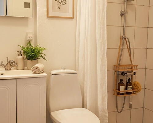 Lys 2-værelses på 66 m2 med altan/terrasse, parkering og ladestander