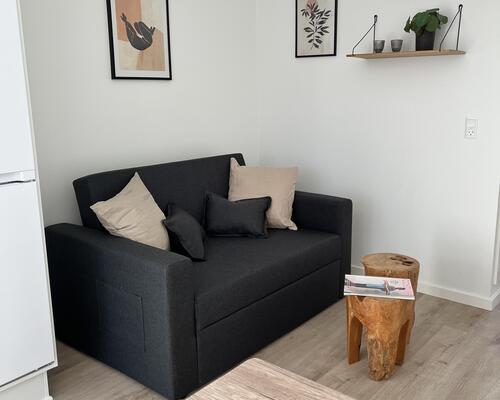 Stue lejlighed med lækker terrasse- billederne er fra en anden lejlighed magen til.