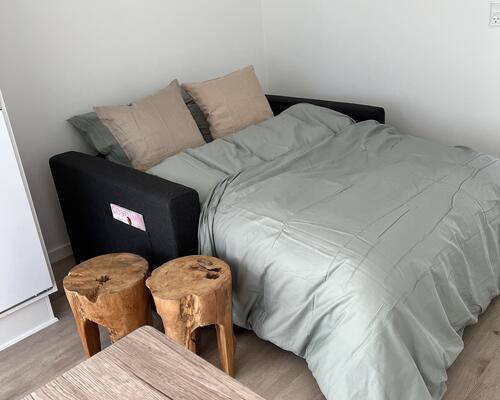 Stue lejlighed med lækker terrasse- billederne er fra en anden lejlighed magen til.