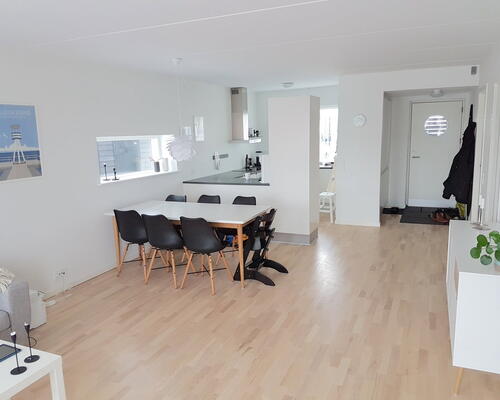 Lys og moderne 3-værelses med stor terrasse