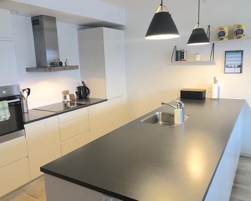 Lys og stor 3-værelses med god terrasse