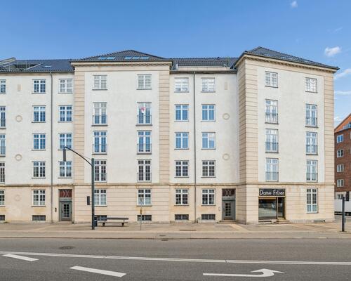 Lækker nyistandsat lejlighed centralt i Hellerup