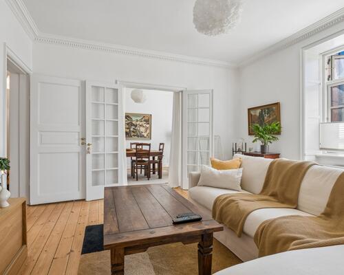 Lækker nyistandsat lejlighed centralt i Hellerup