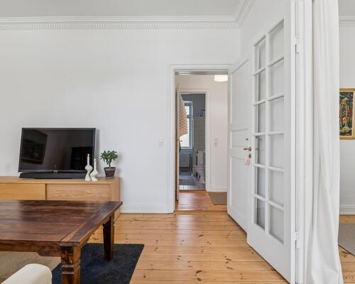 Lækker nyistandsat lejlighed centralt i Hellerup