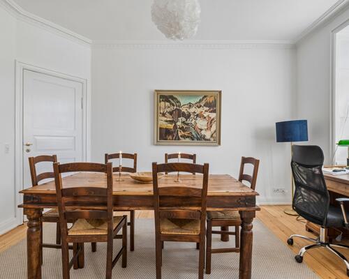 Lækker nyistandsat lejlighed centralt i Hellerup