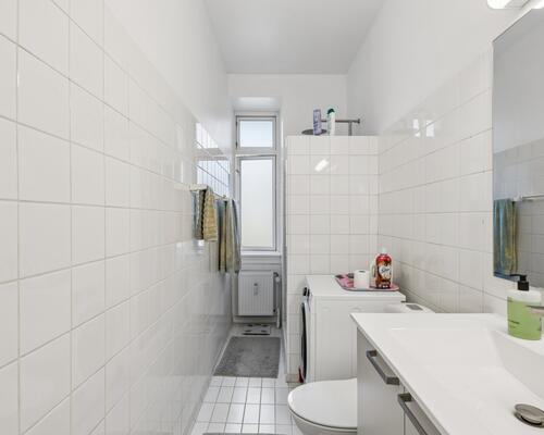 Lækker nyistandsat lejlighed centralt i Hellerup