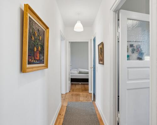 Lækker nyistandsat lejlighed centralt i Hellerup