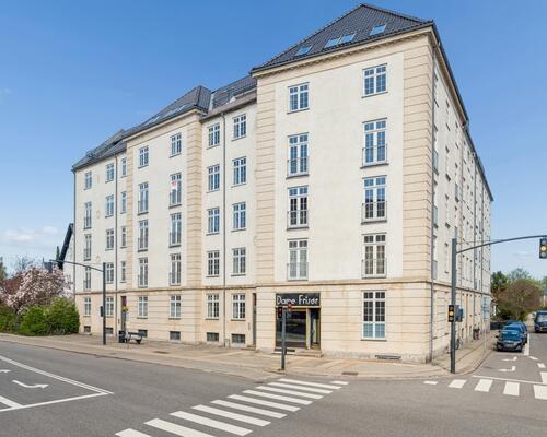 Lækker nyistandsat lejlighed centralt i Hellerup