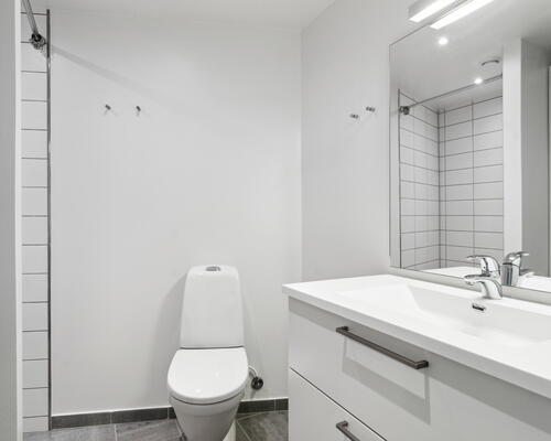 Lækker 2-værelses - perfekt placeret i Odense C! - KUN 2 MÅNEDERS DEPOSITUM