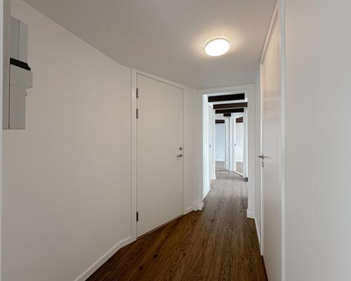 Attraktiv og nyrenoveret 4-værelses lejlighed på 92 m²