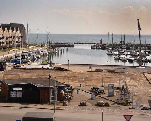 Pakhuset på havnen i Hou