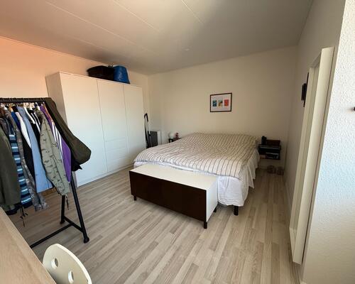 Hyggelig 2 værelses lejlighed med lille altan