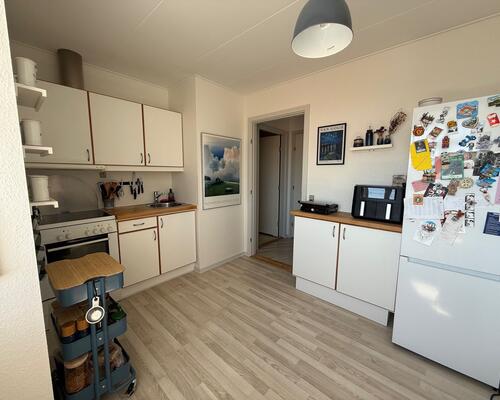 Hyggelig 2 værelses lejlighed med lille altan