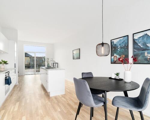 Rækkehus der emmer af lys, liv og luft