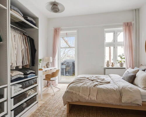 Nyrenoveret herskabslejlighed på 209 m2 med stor terrasse – få skridt fra byparken og gågaden