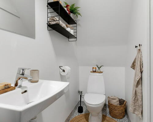 Nyrenoveret herskabslejlighed på 209 m2 med stor terrasse – få skridt fra byparken og gågaden