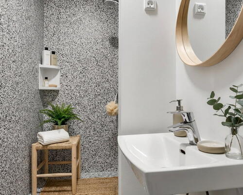 Nyrenoveret herskabslejlighed på 209 m2 med stor terrasse – få skridt fra byparken og gågaden