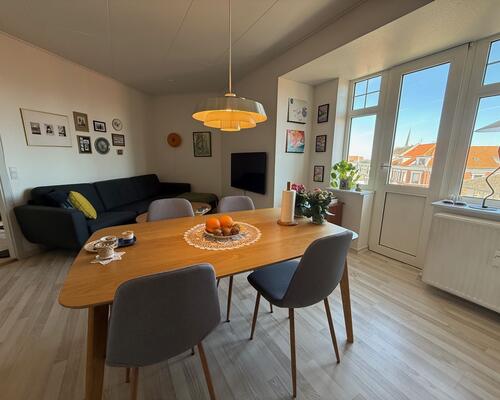 Hyggelig 2 værelses lejlighed med lille altan