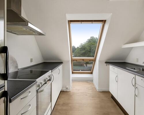 Attraktiv og nyrenoveret 4-værelses lejlighed på 92 m²