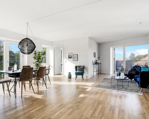 God stuebolig med terrasse. 3-vær. med central beliggenhed